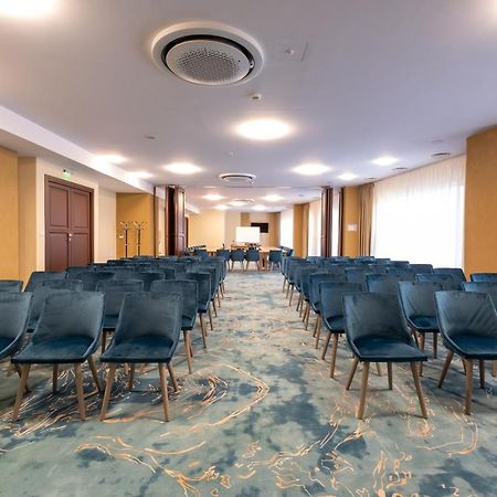 Fiald Hotel & Spa Бакэу Экстерьер фото