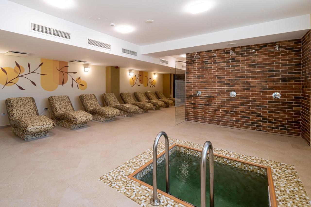 Fiald Hotel & Spa Бакэу Экстерьер фото