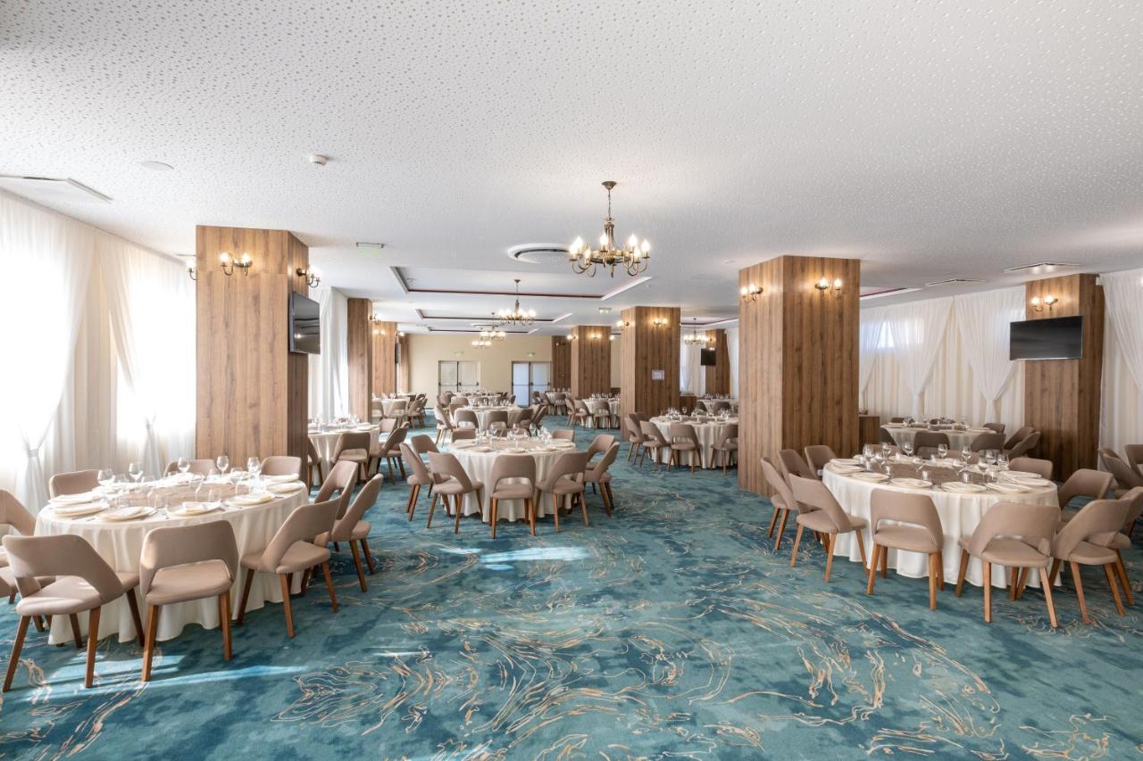 Fiald Hotel & Spa Бакэу Экстерьер фото