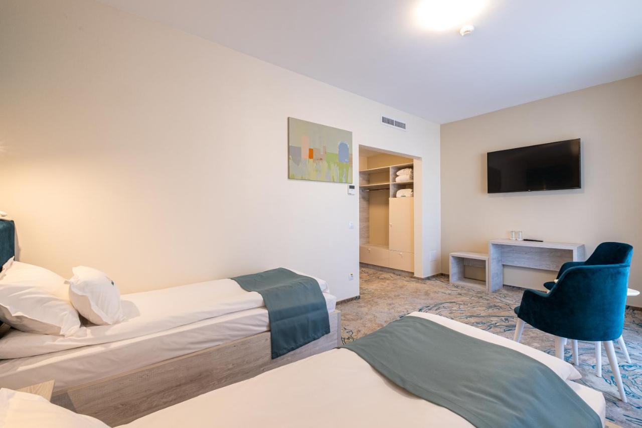 Fiald Hotel & Spa Бакэу Экстерьер фото
