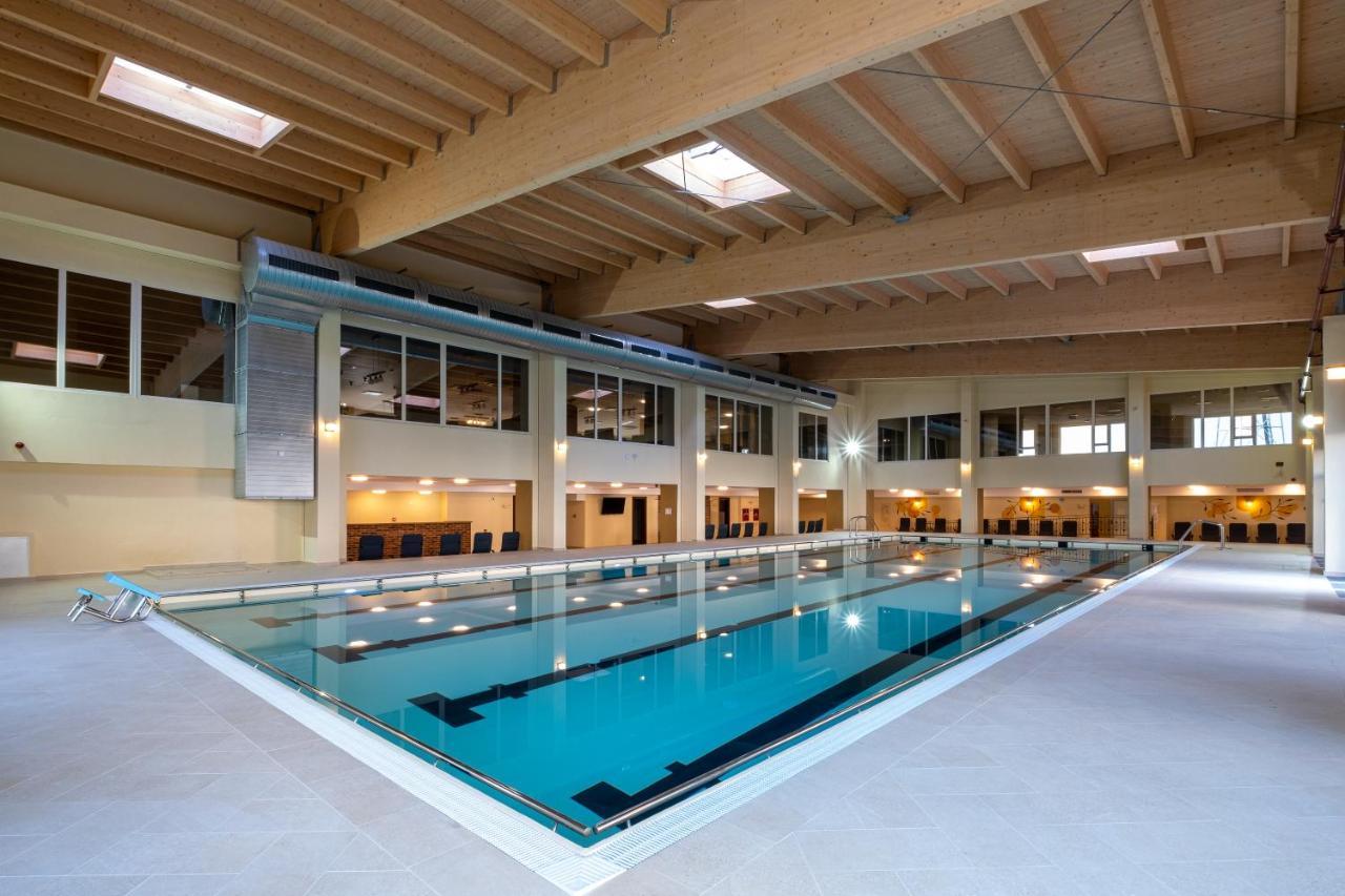 Fiald Hotel & Spa Бакэу Экстерьер фото