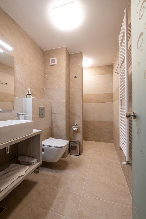 Fiald Hotel & Spa Бакэу Экстерьер фото