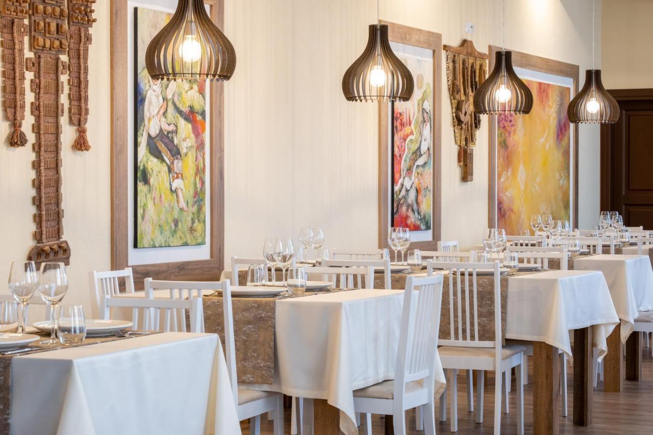 Fiald Hotel & Spa Бакэу Экстерьер фото