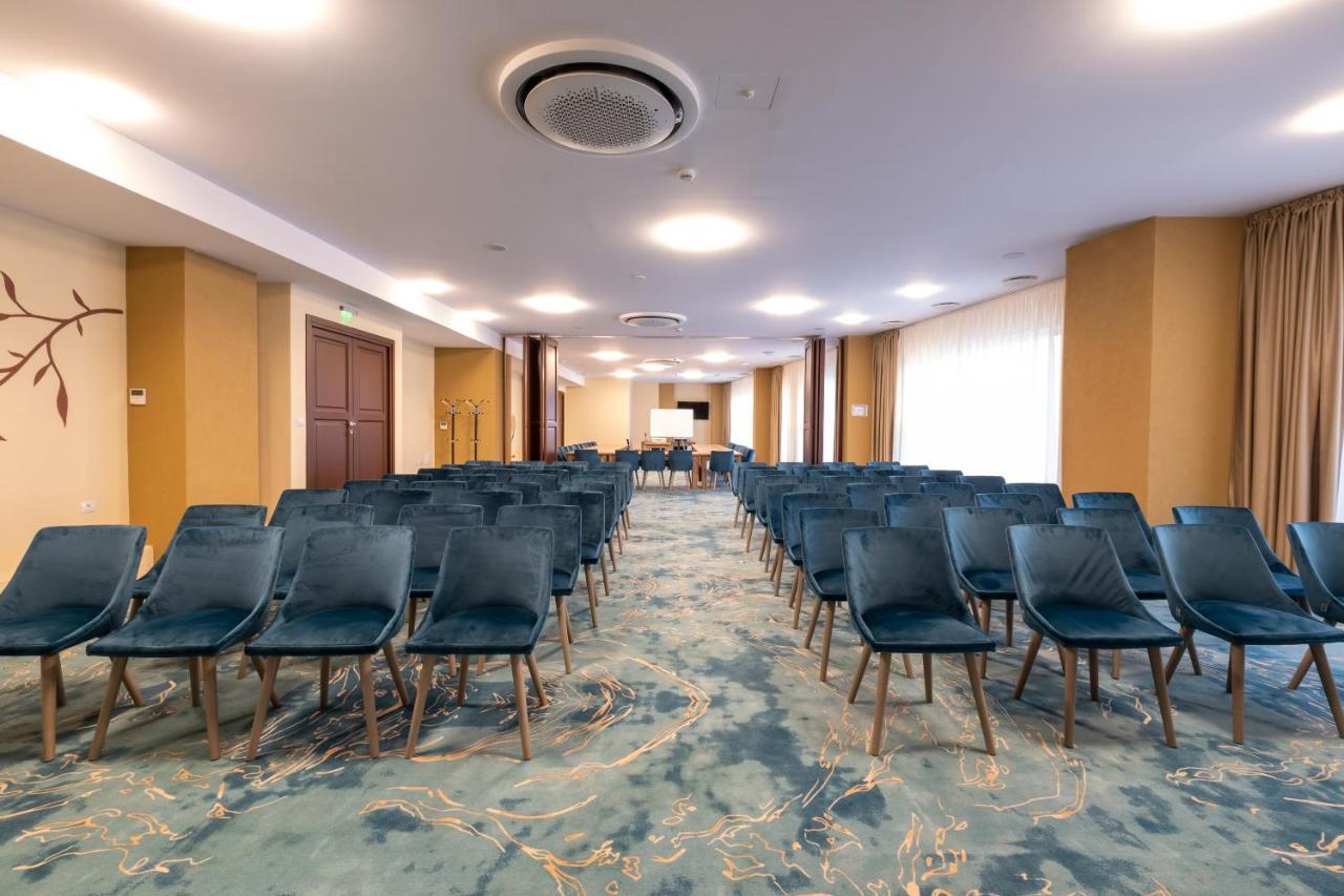 Fiald Hotel & Spa Бакэу Экстерьер фото