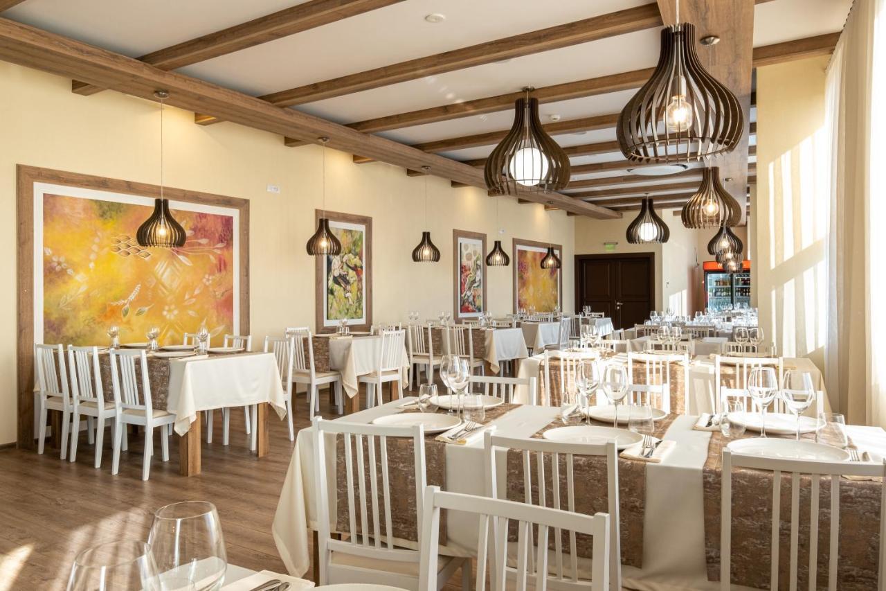 Fiald Hotel & Spa Бакэу Экстерьер фото